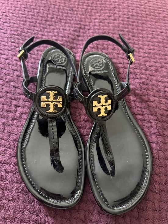 Tory Burch Shoes - Tory Burch Black Patent Thong Sandals with Gold Logo Medallion 9 Like New